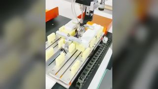attrezzatura per viti a doppia stazione a testa singola